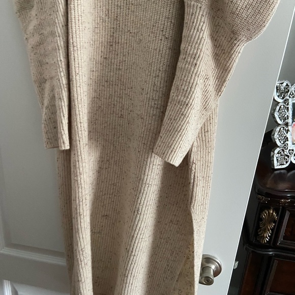 Beautiful dress, with tag, worn only for pictures , new condition - Picture 3 of 6